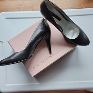 Bandolino Black Heels with Pointed Toe Design